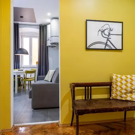 Tram For 4 Guests Apartment