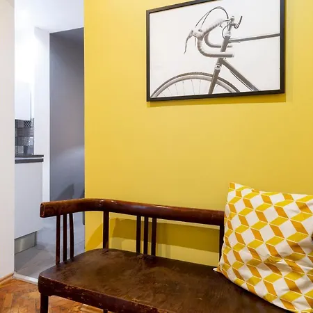 Tram For 4 Guests Apartament Triest